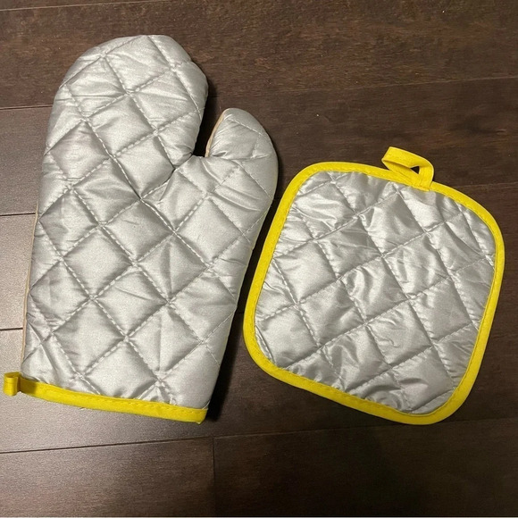 Vintage looking oven mitt  and pot holder (swear crossed out in photo) - Picture 4 of 5